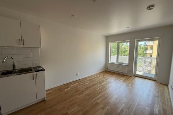 Ljus 2 rok med balkong i Södertälje