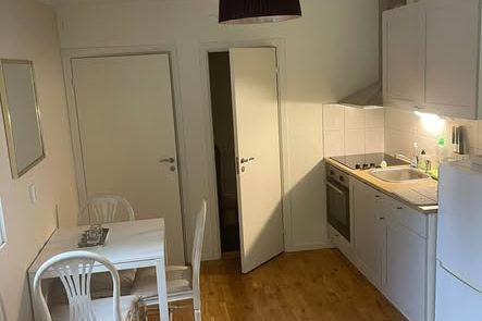 Möblerad studio med uteplats på Lidingö