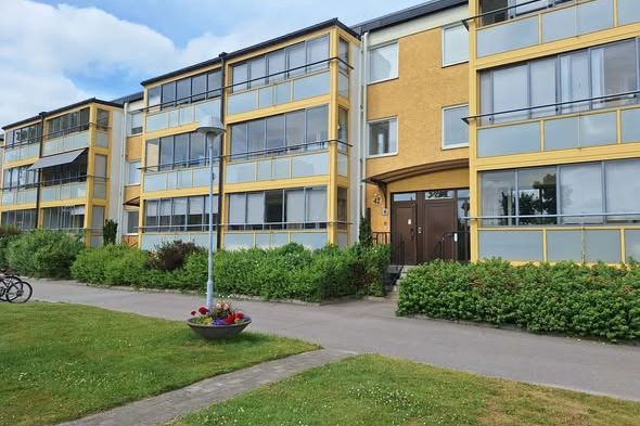 2,5 rok nära city med inglasad balkong